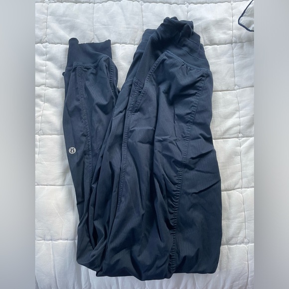LULULEMON Dance studio jogger- EUC - Picture 2 of 4